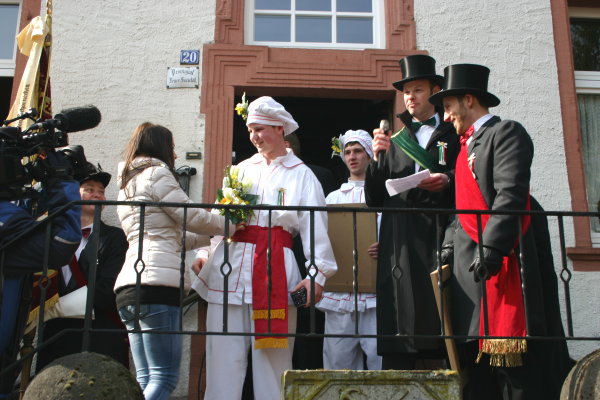 Hier bekommt der Sieger sein Str�u�chen